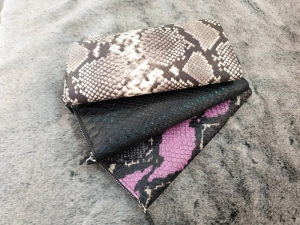 Ví Da Bò Cầm Tay Dập Vân