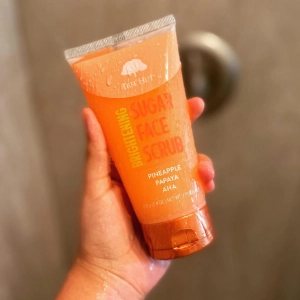                           Tẩy tế bào chết mặt - face scrub Tree hut - Pineapple & Papaya                      