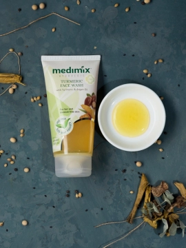 Sữa rửa mặt Medimix dành cho da thâm mụn Nghệ 150ml