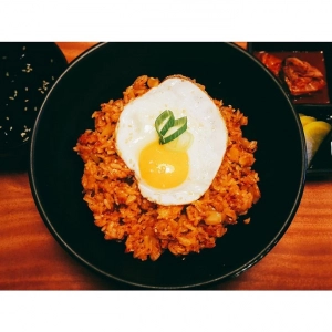 Cơm Xốt Kimchi vị cay/ Rau Củ/ Vị Gà/ Nếp Than Bibigo