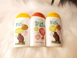 Sữa tắm tạo bọt hương lê gai