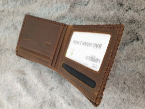 Ví da bò Sáp thêu chỉ rích