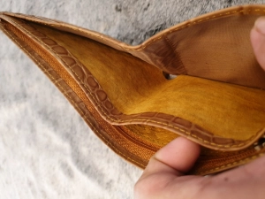 Ví Da Bò Dập Vân Cá Sấu