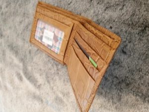 Ví Da Bò Dập Vân Cá Sấu