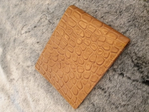 Ví Da Bò Dập Vân Cá Sấu