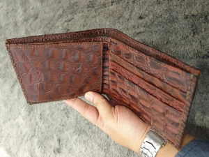 Ví Da Bò Dập Vân Cá Sấu Lá