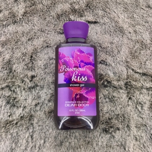 Gel Tắm Nước Hoa DEAR BODY - Dành Cho Nữ - Shower Gel 295ml - POISONOUS KISS